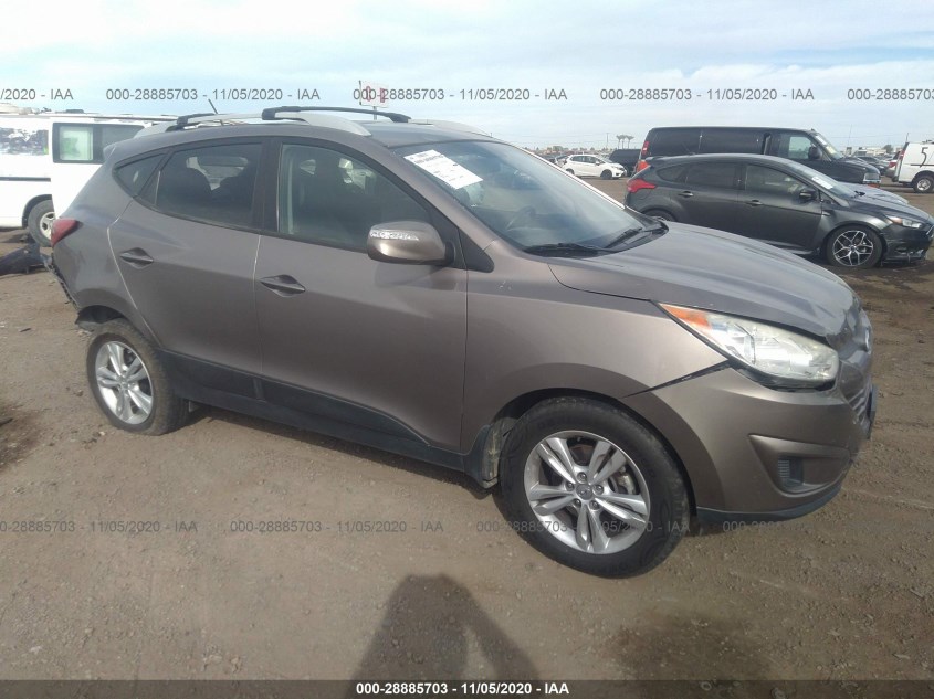 HYUNDAI TUCSON KM8JU3AC3CU393052