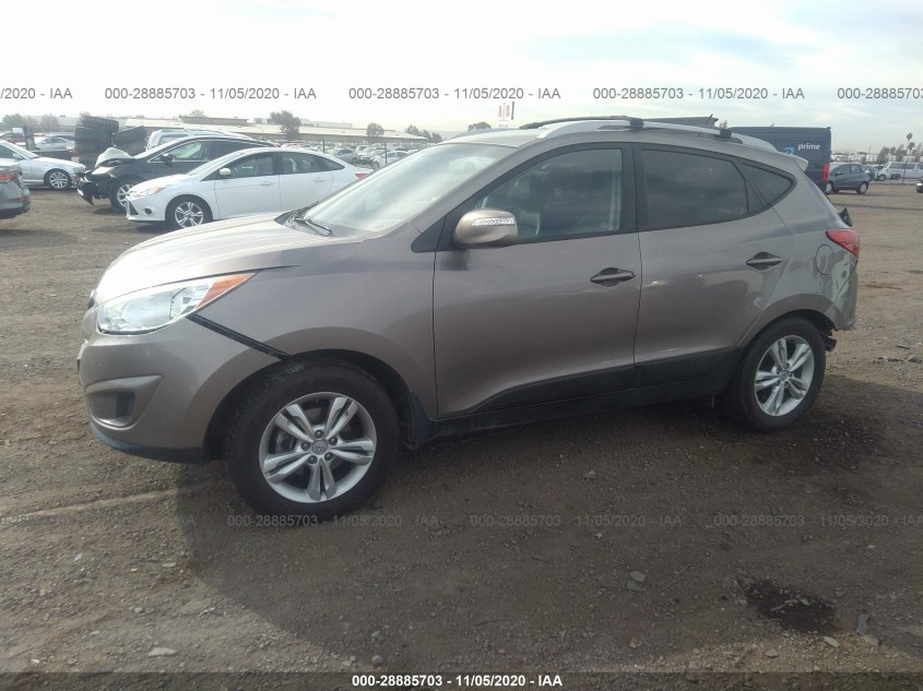 HYUNDAI TUCSON KM8JU3AC3CU393052