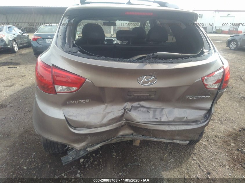 HYUNDAI TUCSON KM8JU3AC3CU393052