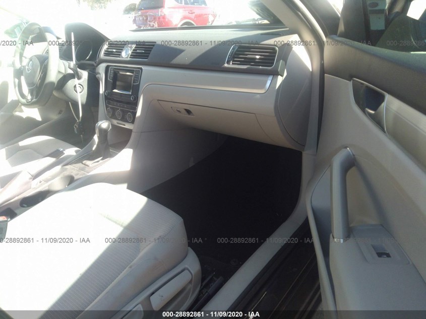 VOLKSWAGEN PASSAT 1VWAT7A31HC021539