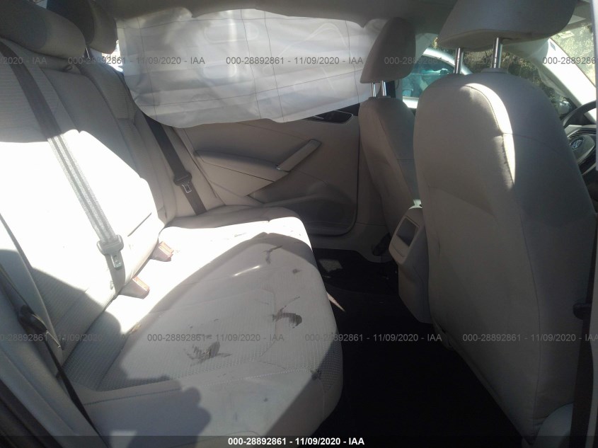 VOLKSWAGEN PASSAT 1VWAT7A31HC021539