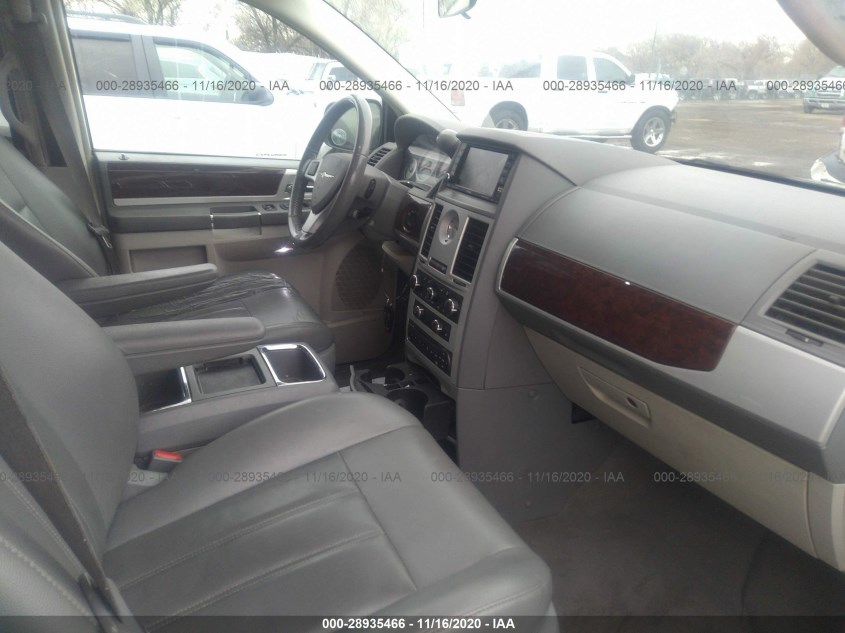 CHRYSLER TOWN & COUNTRY 2A4RR5DX8AR351340