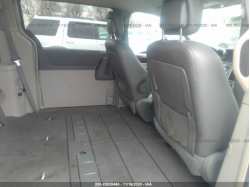 CHRYSLER TOWN & COUNTRY 2A4RR5DX8AR351340