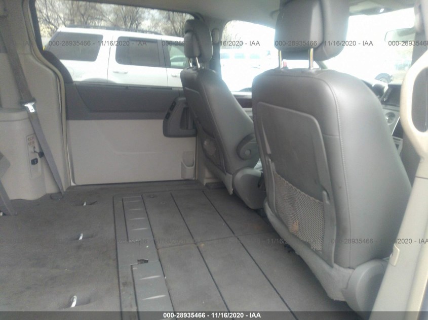 CHRYSLER TOWN & COUNTRY 2A4RR5DX8AR351340