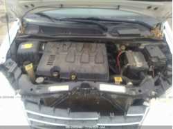 CHRYSLER TOWN & COUNTRY 2A4RR5DX8AR351340