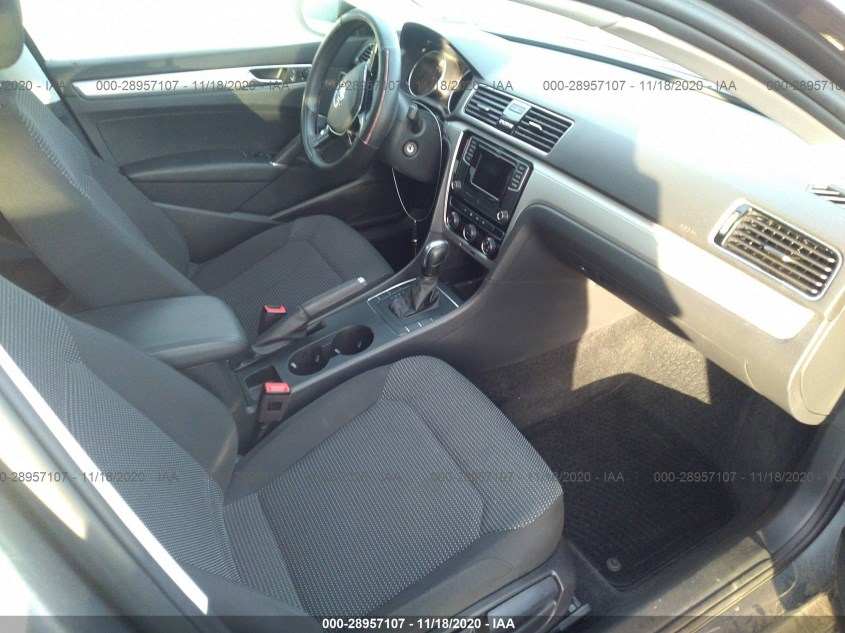 VOLKSWAGEN PASSAT 1VWAA7A32JC020511