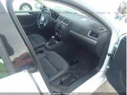 VOLKSWAGEN JETTA 3VWDB7AJ5HM235446