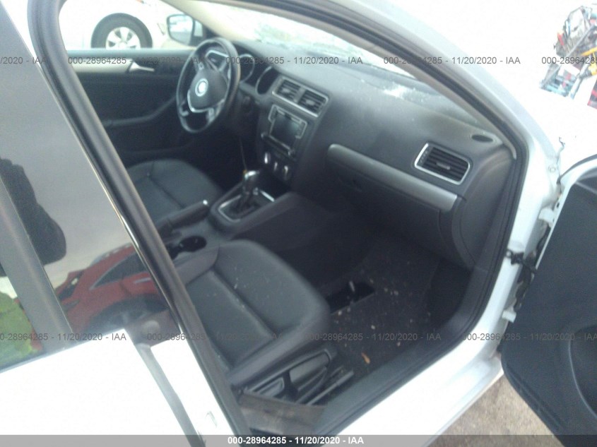 VOLKSWAGEN JETTA 3VWDB7AJ5HM235446