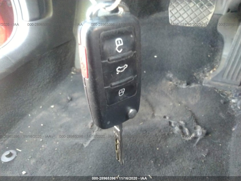 VOLKSWAGEN PASSAT 1VWAT7A37FC055577