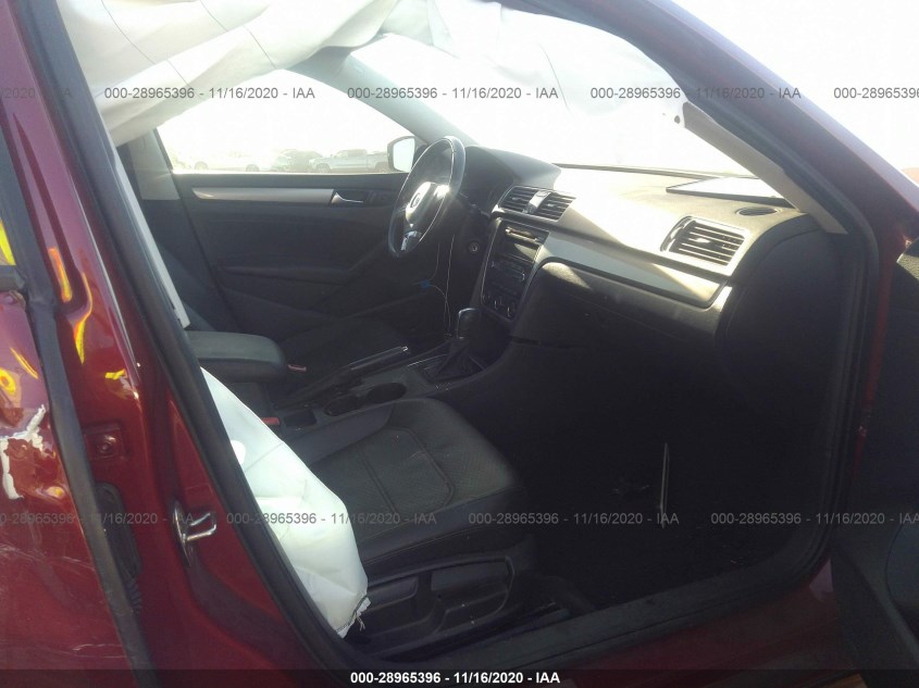 VOLKSWAGEN PASSAT 1VWAT7A37FC055577