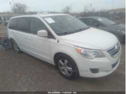 VOLKSWAGEN ROUTAN 2V4RW5DG7BR740685