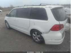 VOLKSWAGEN ROUTAN 2V4RW5DG7BR740685