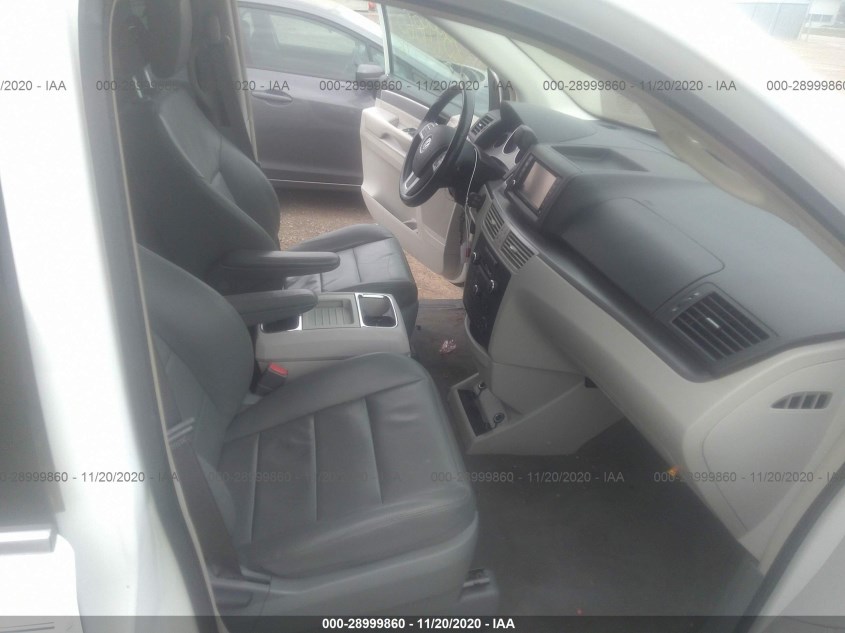 VOLKSWAGEN ROUTAN 2V4RW5DG7BR740685