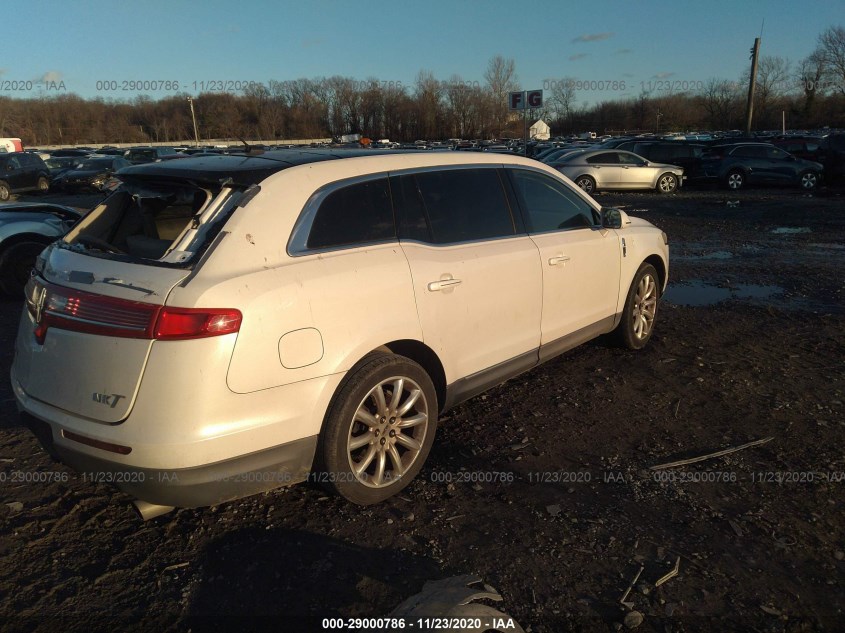 LINCOLN MKT 2LMHJ5FR0ABJ06158