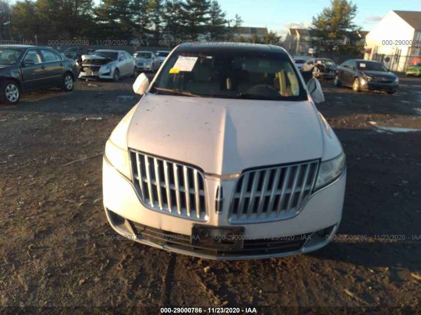 LINCOLN MKT 2LMHJ5FR0ABJ06158