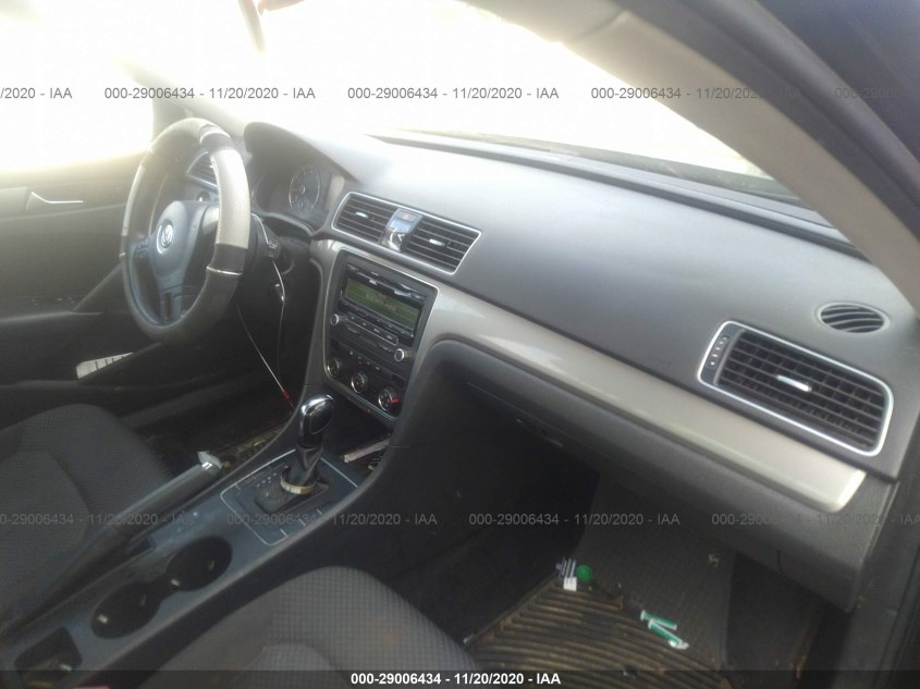VOLKSWAGEN PASSAT 1VWAP7A38DC072342