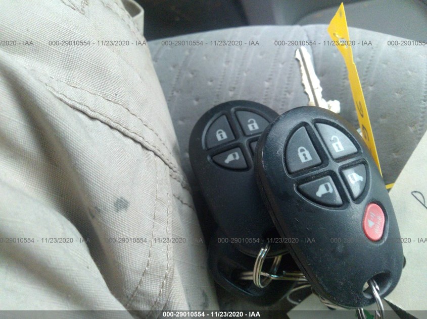 TOYOTA SIENNA 5TDKZ3DC6HS881672