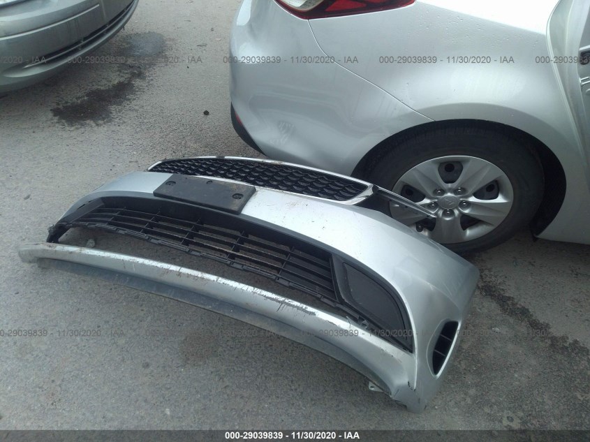 KIA FORTE 3KPFK4A79JE177176