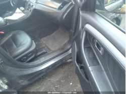 FORD TAURUS 1FAHP2HW0BG178185