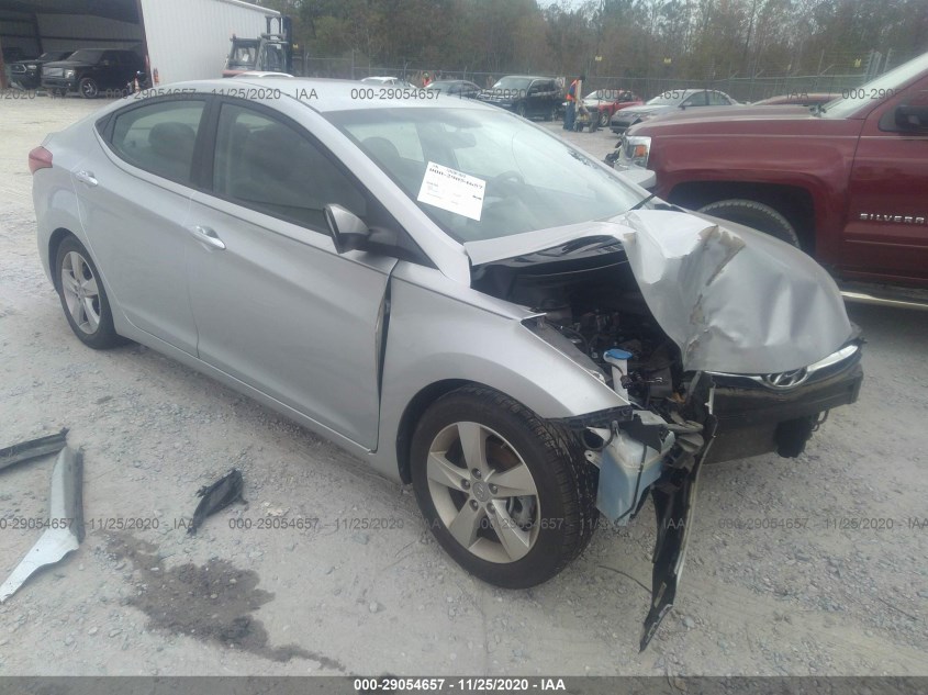 HYUNDAI ELANTRA 5NPDH4AE8DH375218