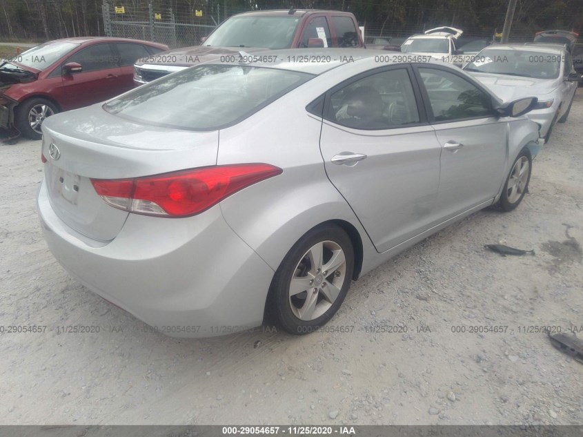 HYUNDAI ELANTRA 5NPDH4AE8DH375218