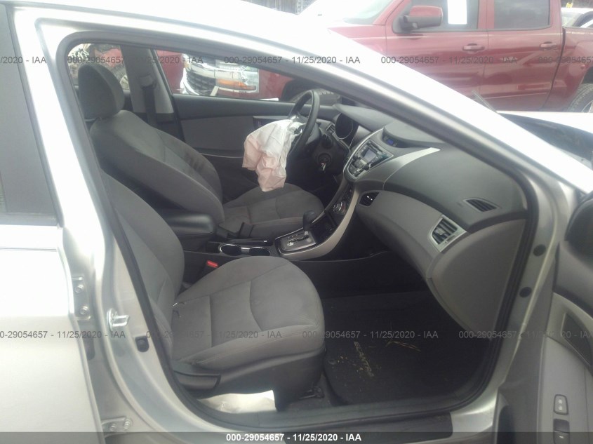 HYUNDAI ELANTRA 5NPDH4AE8DH375218