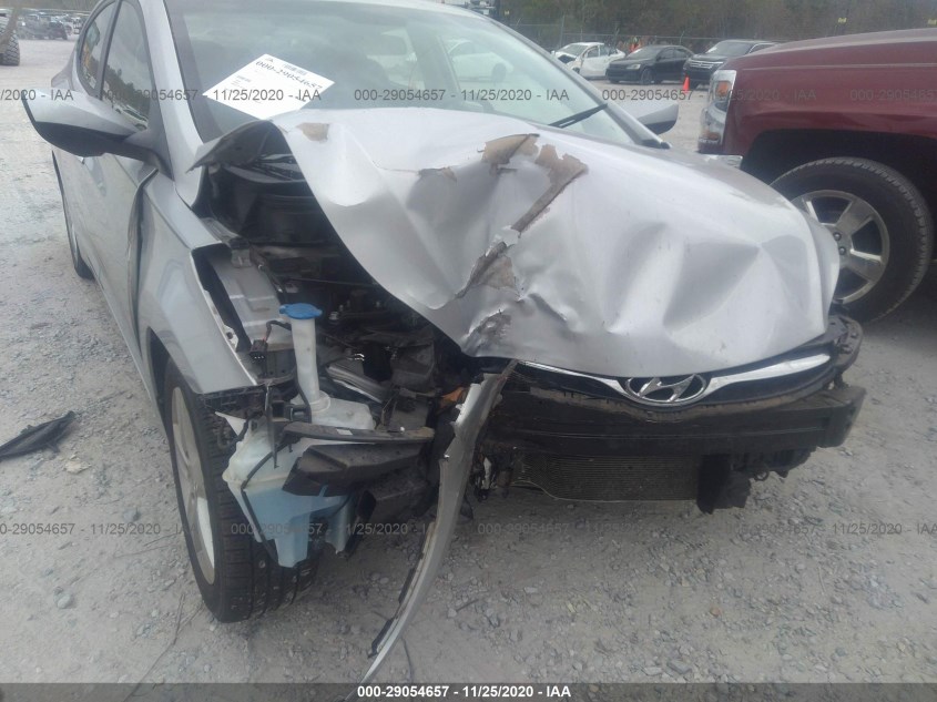 HYUNDAI ELANTRA 5NPDH4AE8DH375218