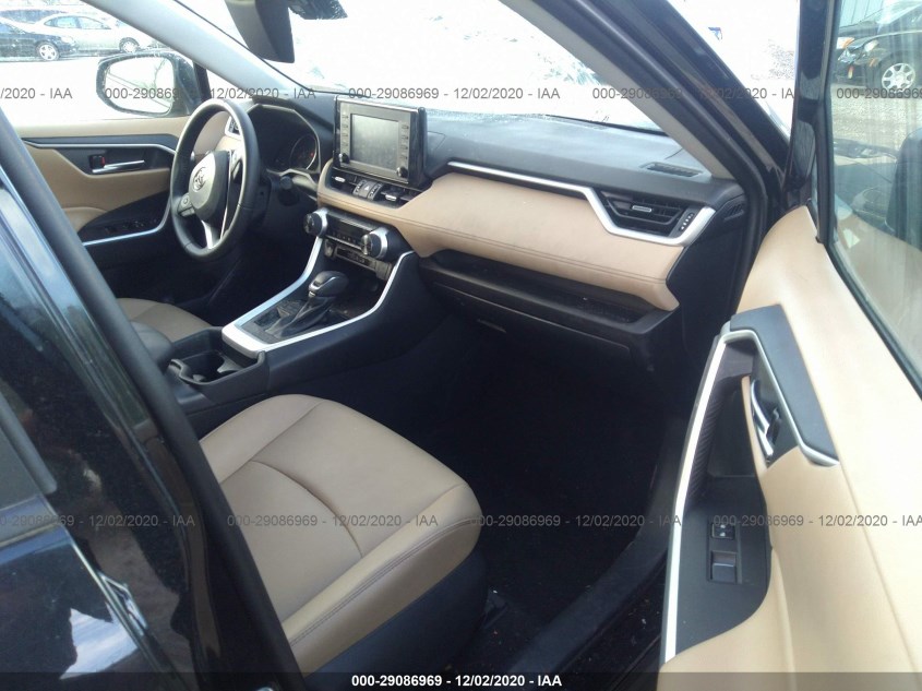 TOYOTA RAV4 2T3C1RFVXKW047861