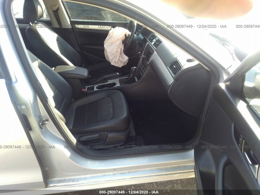 VOLKSWAGEN PASSAT 1VWBP7A32DC074396