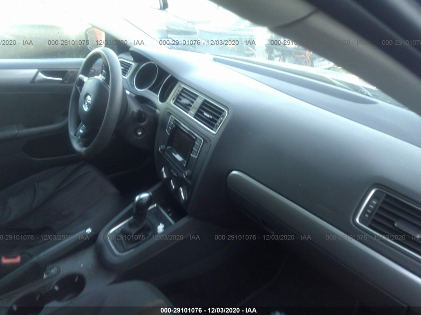 VOLKSWAGEN JETTA 3VW2B7AJ9JM262582
