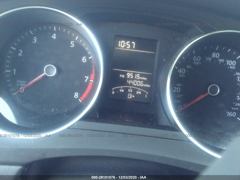 VOLKSWAGEN JETTA 3VW2B7AJ9JM262582