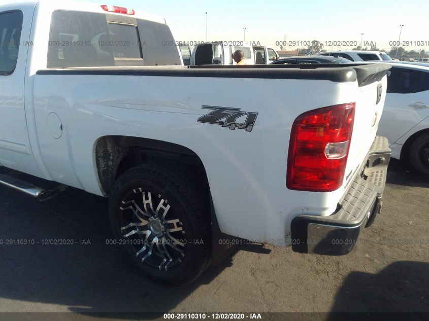 CHEVROLET SILVERADO 1500 1GCRKSE76CZ118122