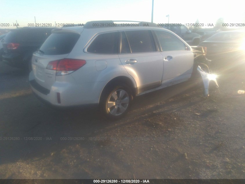SUBARU OUTBACK 4S4BRBCC8C3275744