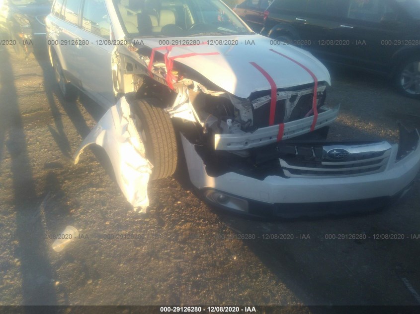 SUBARU OUTBACK 4S4BRBCC8C3275744