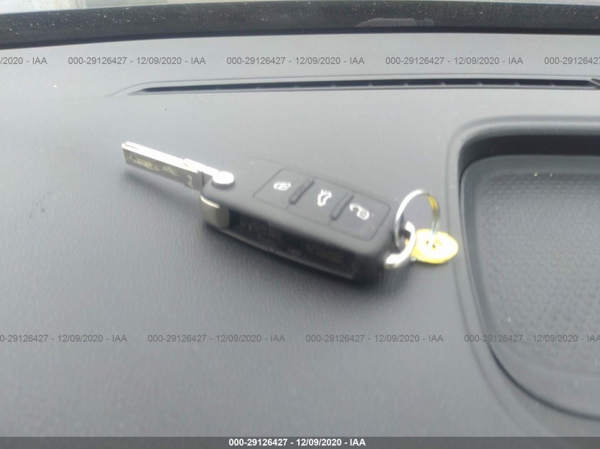 VOLKSWAGEN BEETLE CONVERTIBLE 3VW5P7AT5DM801168