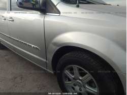CHRYSLER TOWN & COUNTRY 2A4RR8DG3BR694754