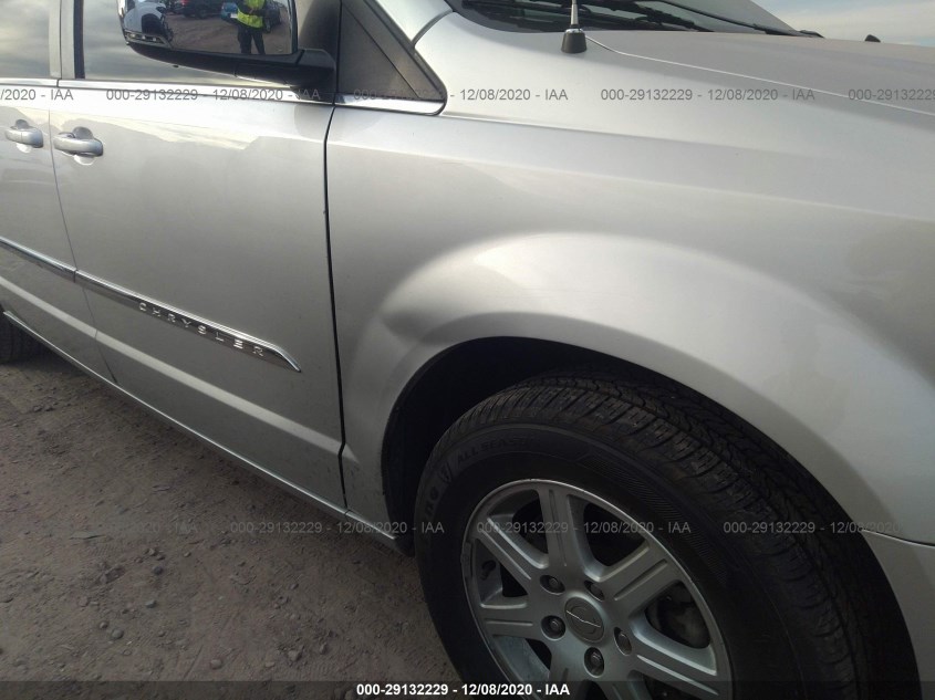 CHRYSLER TOWN & COUNTRY 2A4RR8DG3BR694754