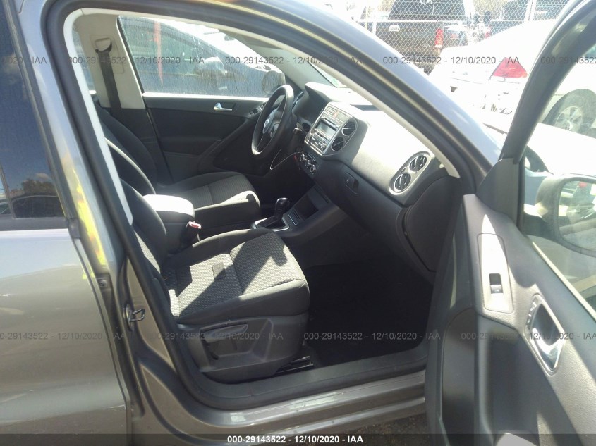 VOLKSWAGEN TIGUAN WVGBV7AX0BW521892