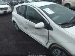 TOYOTA PRIUS C JTDKDTB3XC1512241