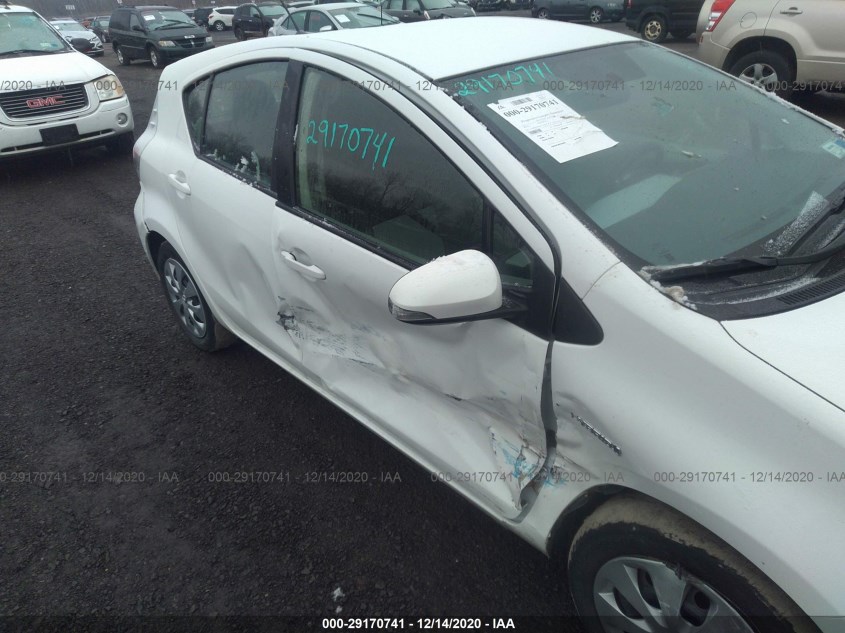 TOYOTA PRIUS C JTDKDTB3XC1512241