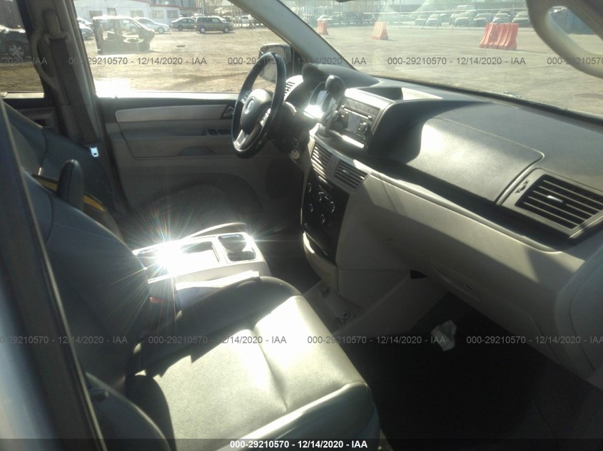 VOLKSWAGEN ROUTAN 2V4RW3DG4BR621836