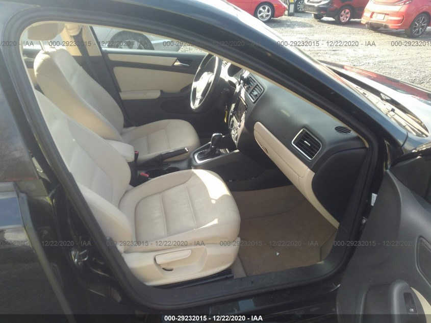 VOLKSWAGEN JETTA SEDAN 3VWDP7AJ1CM300691