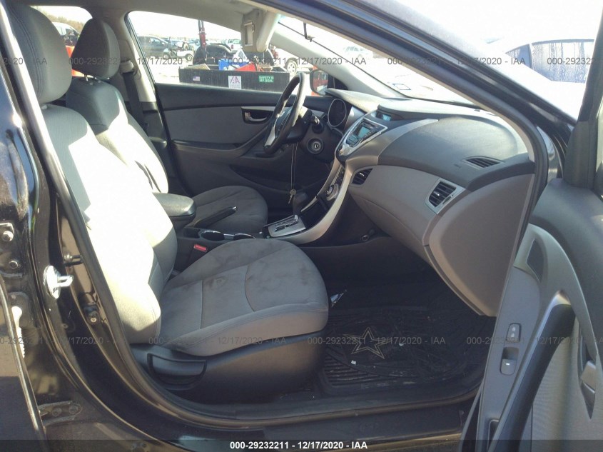 HYUNDAI ELANTRA KMHDH4AE9BU136453
