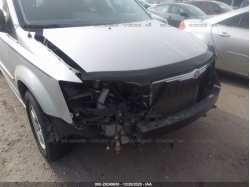 CHRYSLER TOWN & COUNTRY 2A4RR5D17AR432745