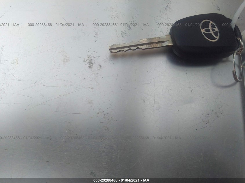 TOYOTA RAV4 JTMZFREV1HJ716720