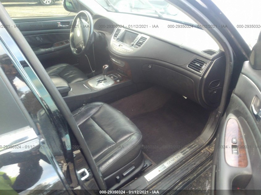 HYUNDAI GENESIS KMHGC4DE8BU131851