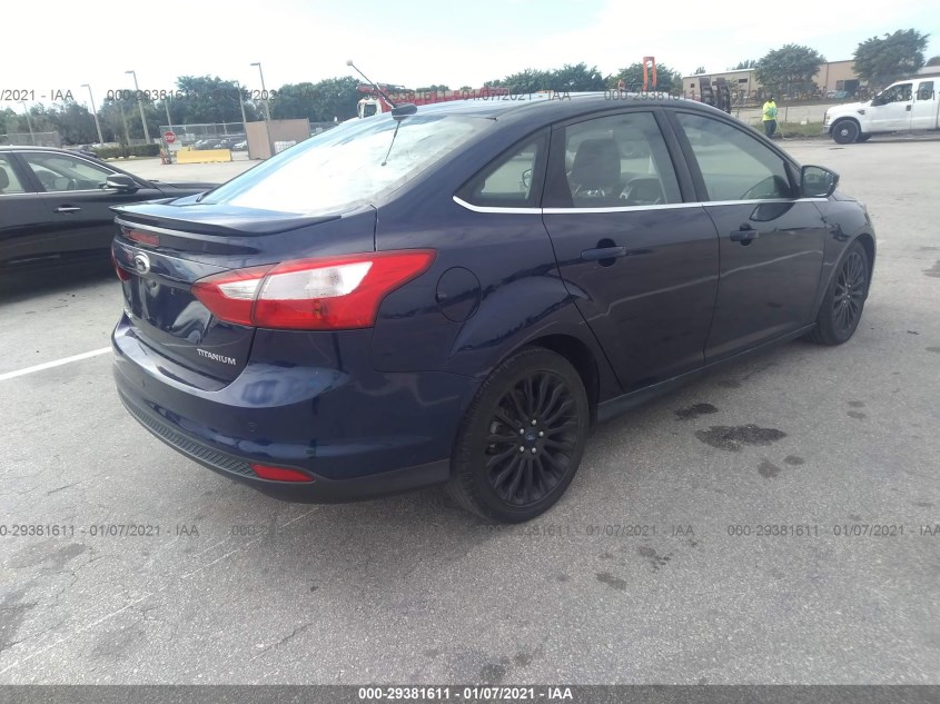 FORD FOCUS 1FAHP3J28CL138362