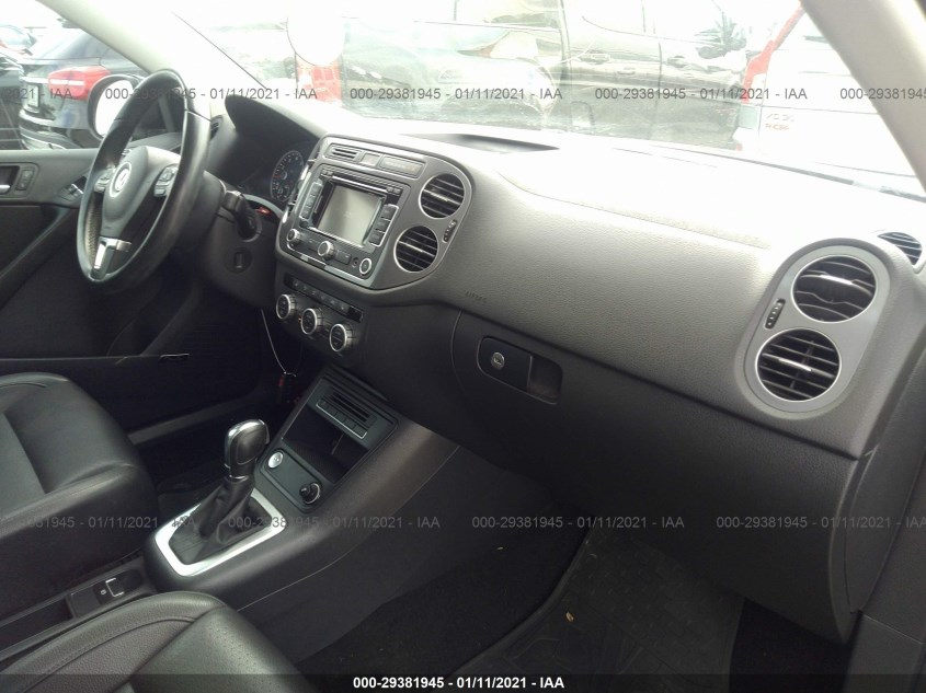 VOLKSWAGEN TIGUAN WVGAV3AX1EW596206