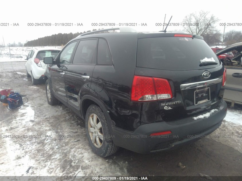 KIA SORENTO 5XYKTDA29BG123641