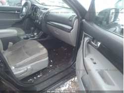 KIA SORENTO 5XYKTDA29BG123641